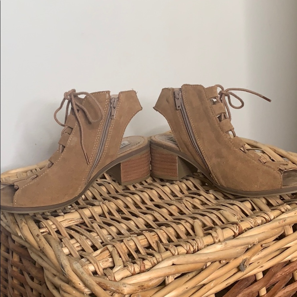 Steve Madden - Picture 2 of 3